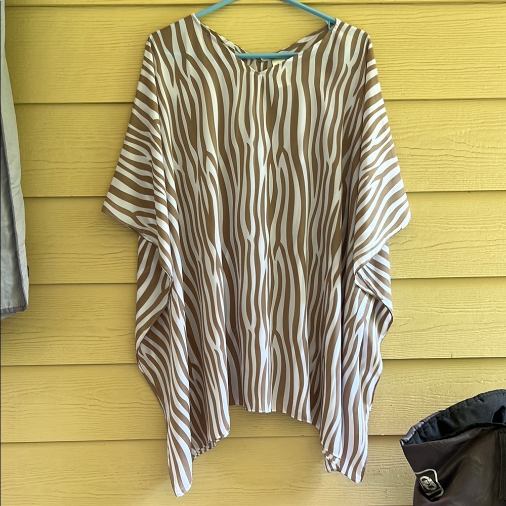 Simply Noelle Tan and White Oversized Tunic